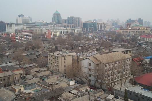 Thomas and I shared hotelroom, and this is our view out of the window - on a not too polluted day:-) The small houses are the so-called hutons, the Chinese traditionally housing in these parts of the country. In the distance on the right you can see Beijings central railway station.