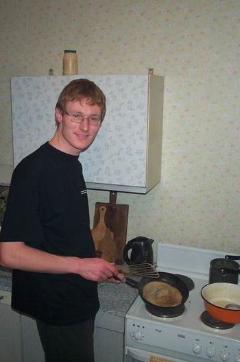 Me making my famous pancakes. In contrary to the most times this was close to a disaster. Of some strange reason the frying of the pancakes just didn't go well - but eventually I managed to finish what I started and we ate pancakes.