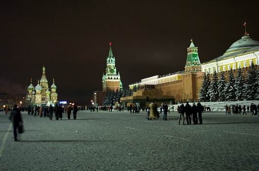 The Red Square, theres shouldn't be any taken any effort to explain it. But I will do a little anyway; to the right is the Kremlin with it's 8 meter high walls. Many relatively big cities in Russia from before the revolution has a their own kremlin - which means citadel. In front ot the Kremlin you can see Lenins mausoleum which was built after his death. On the left the would famous Vasilij cathedral is situated.