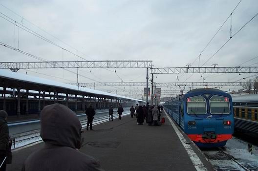 It is around 16.00 in the afternoon at Yaroslavskij Vokzal (railway station) and Marina and I am getting ready to take the train to Yaroslavl - a city 280 kilometers north-east from Moscow. A good 4 hour train trip in a nice, even after western standard, Russian express train. We are going to visit Marinas grandparents.