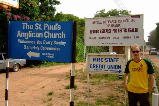 The next day we strolled down the road to the British Embassy and more important the Medical Research Council of the UK, where Morten knew some of the researchers there. The fact is that MRC has a small field site in Caio in the north-western part of Guinau-Bissau which is collaboration with the project in which Morten is participating.